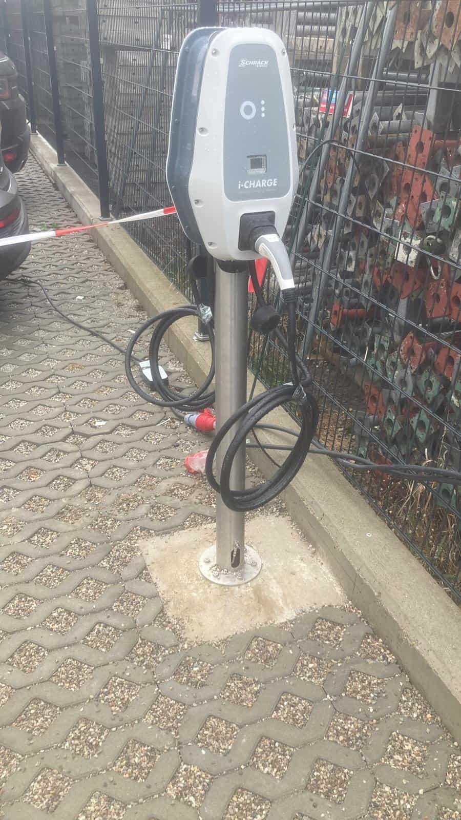 Referenzprojekt5 Fundamente Elektroladesäulen CKV Projekt Gmb H IMG WA0076